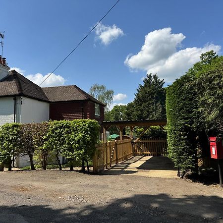 3 Bed Spa Cottage Southwater Exterior photo