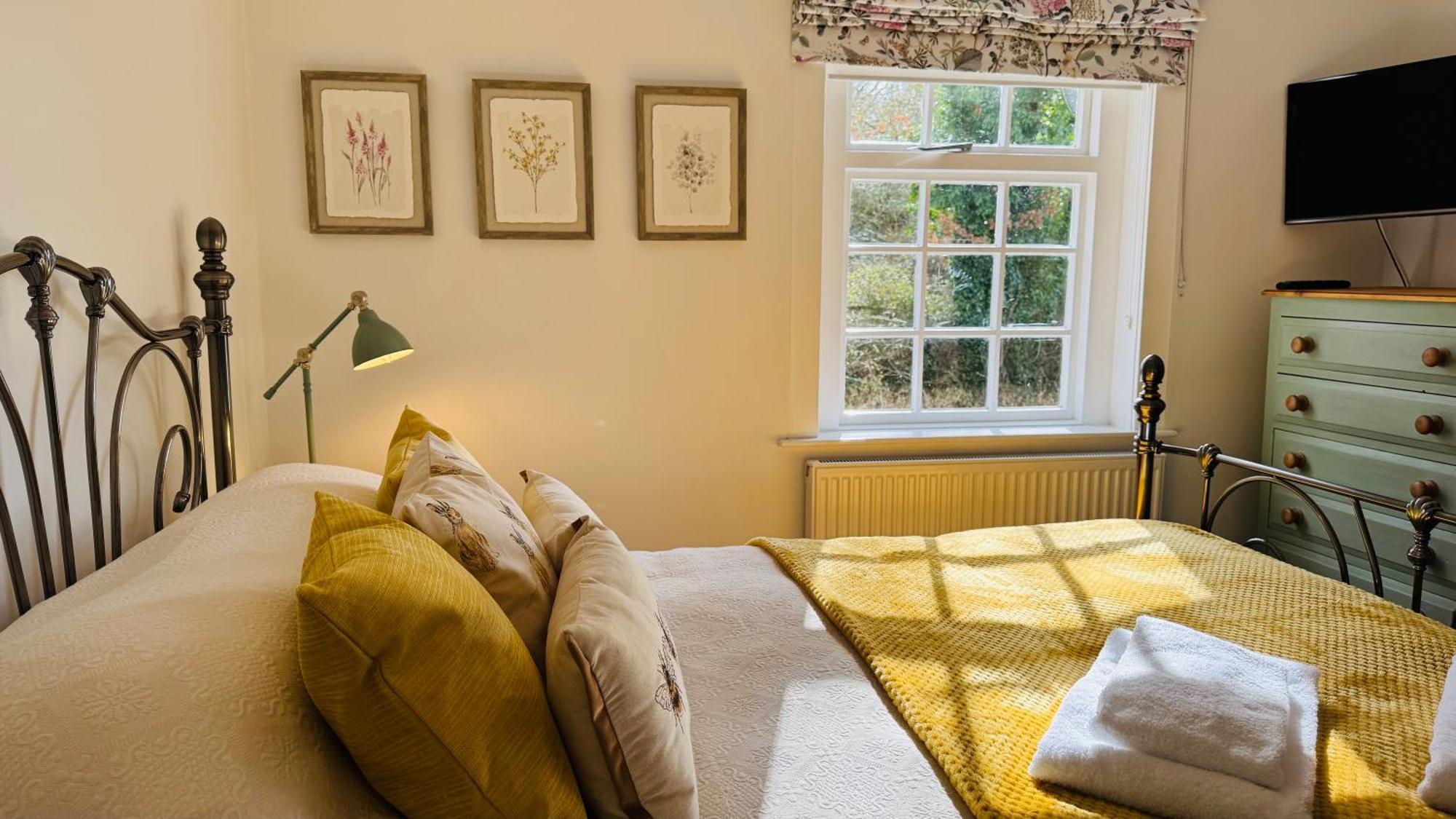 3 Bed Spa Cottage Southwater Exterior photo