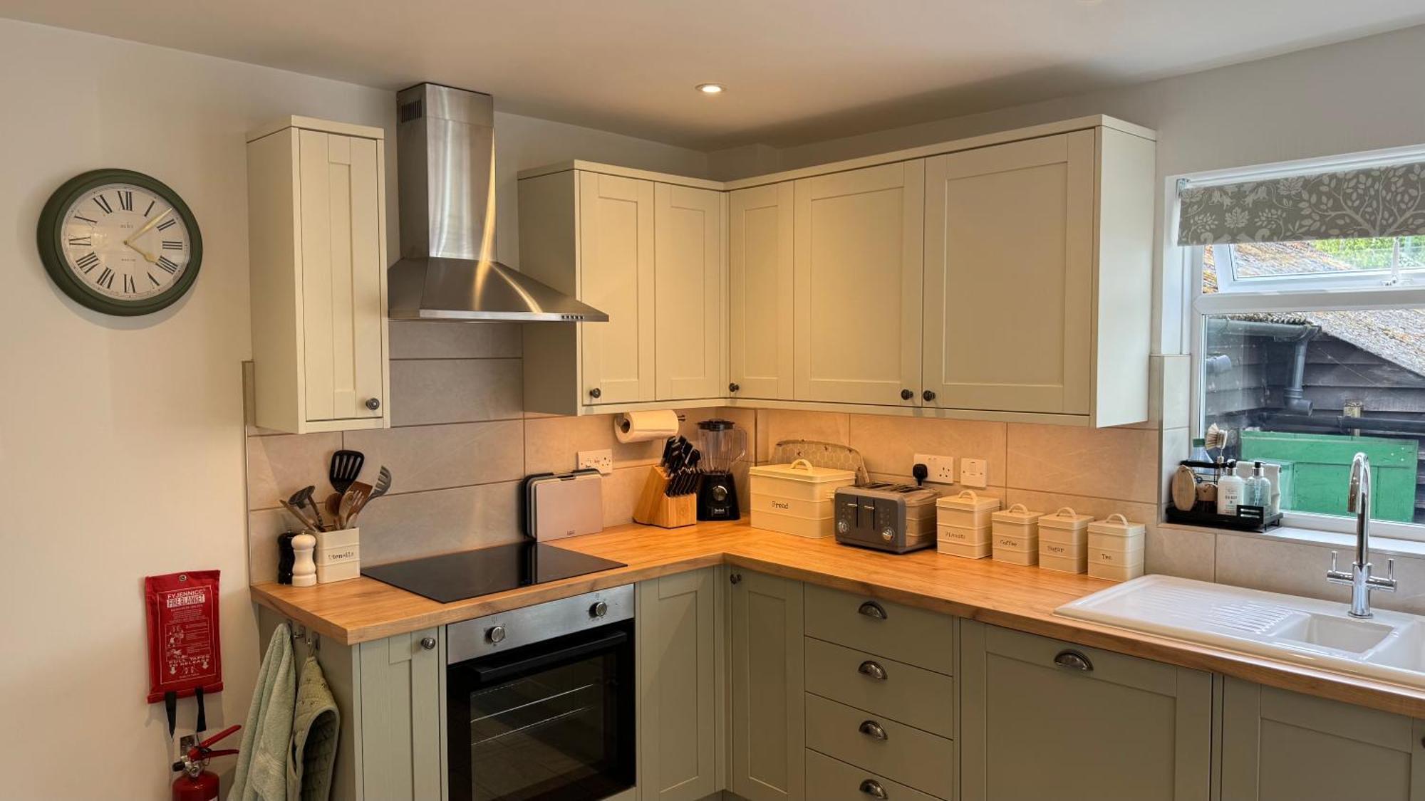 3 Bed Spa Cottage Southwater Exterior photo