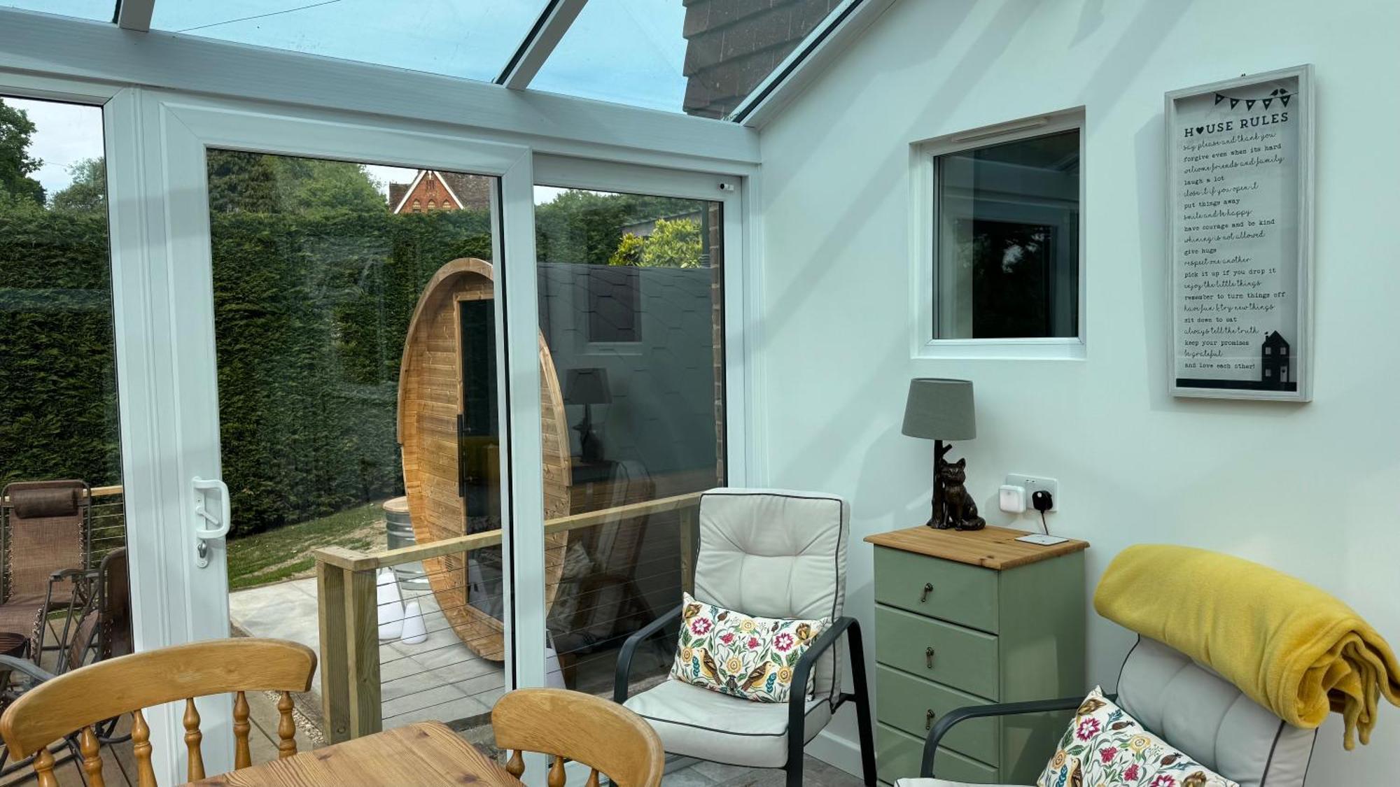 3 Bed Spa Cottage Southwater Exterior photo