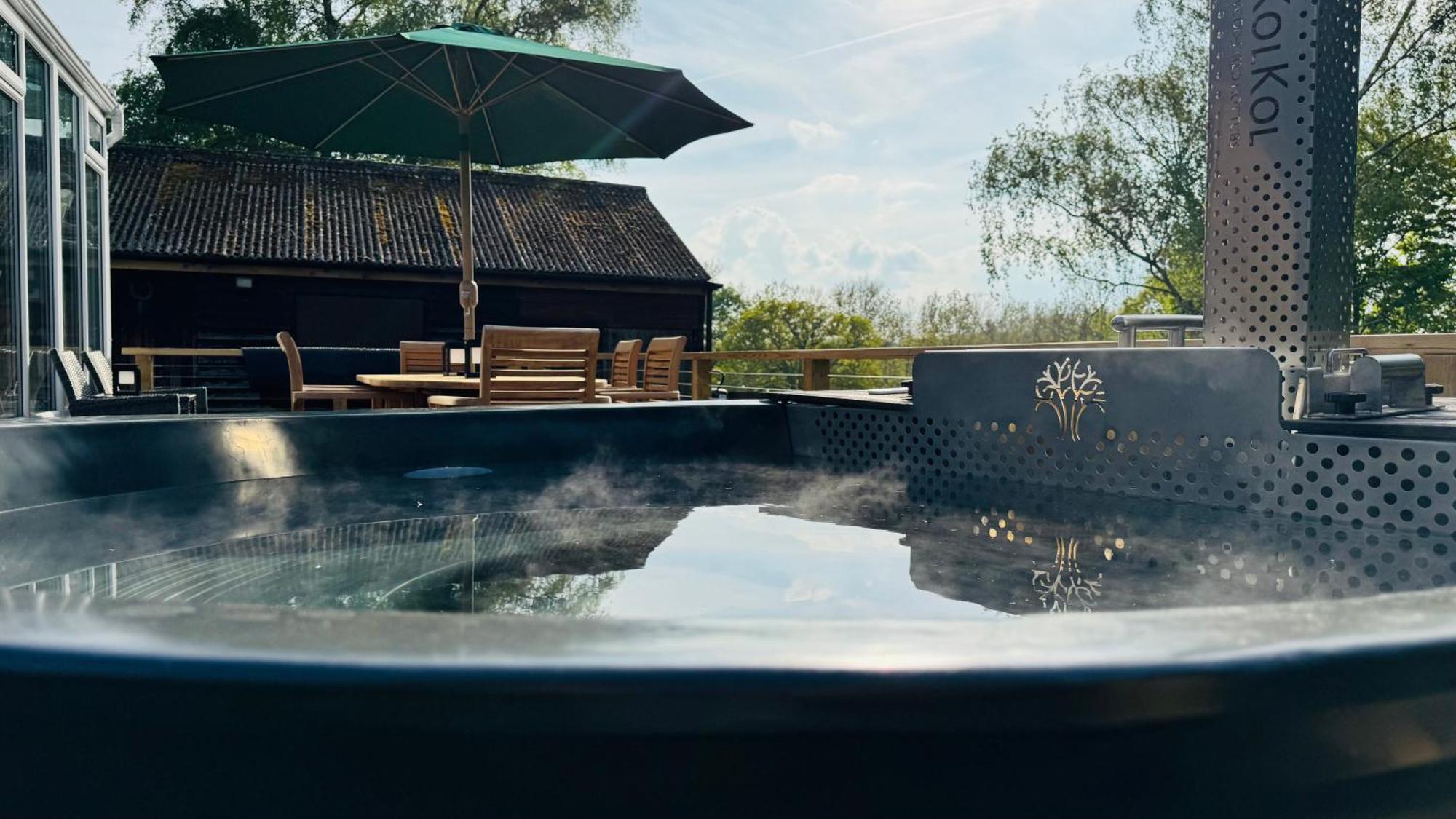 3 Bed Spa Cottage Southwater Exterior photo